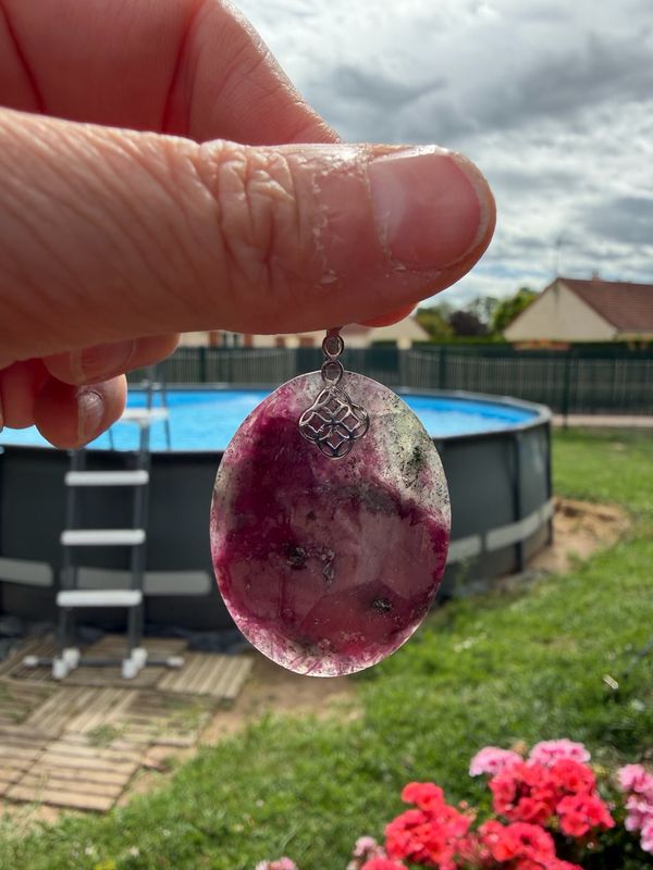 Pendentif en rubis zoisite