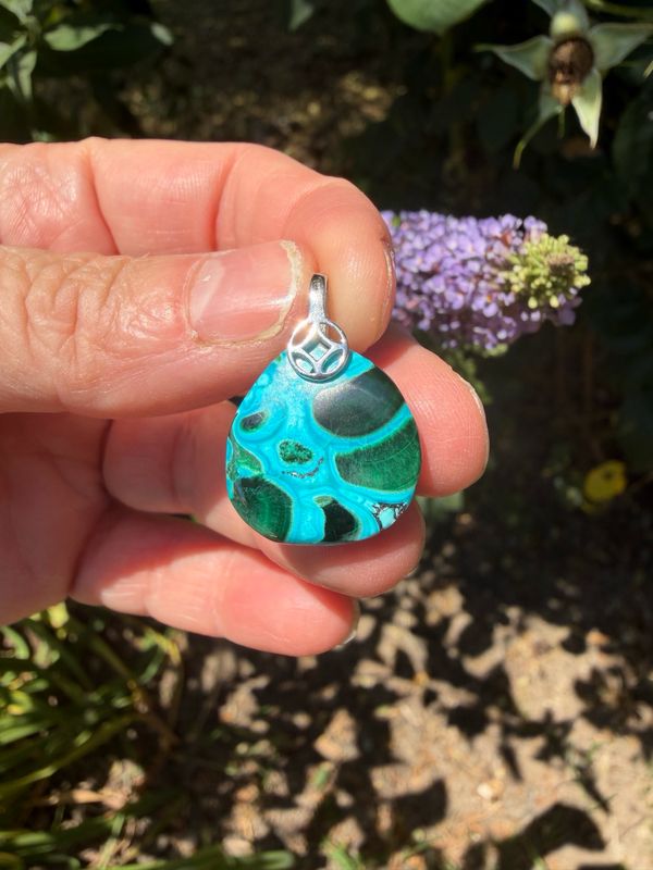 Pendentif en chrysocolle et malachite