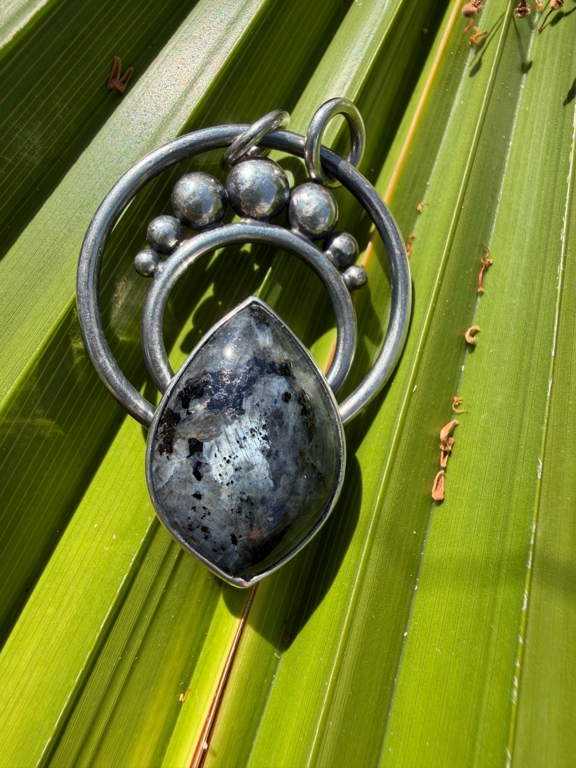 Pendentif en larvikite Pendentif en larvikite