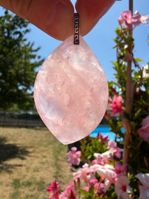 Pendentif en quartz rose recto verso