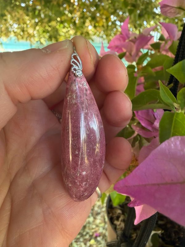 Pendentif en thulite