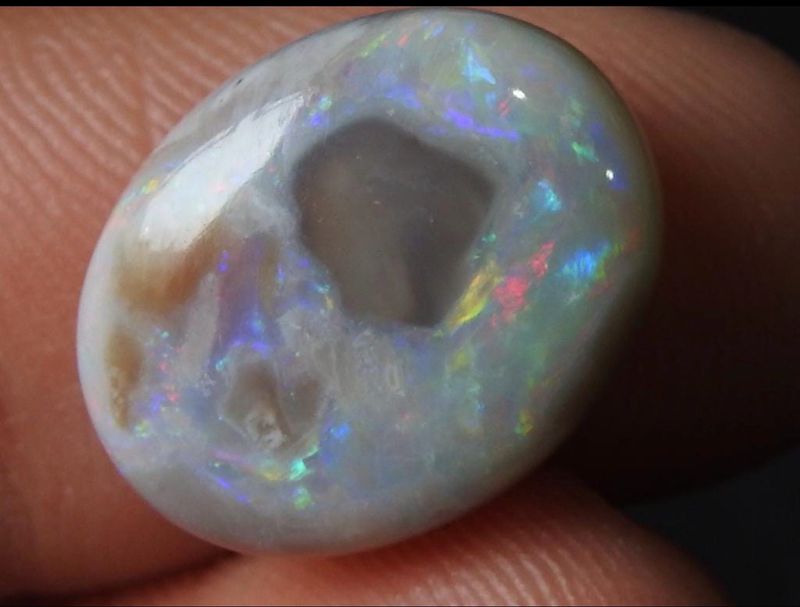 Cabochon en opale coober pedy