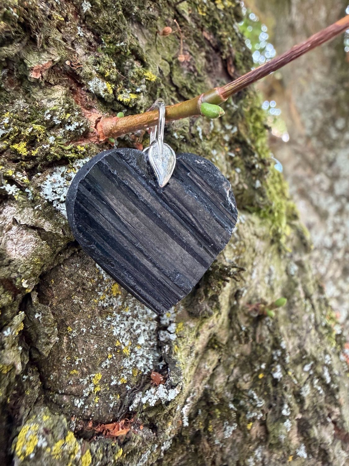 Pendentif en tourmaline noire