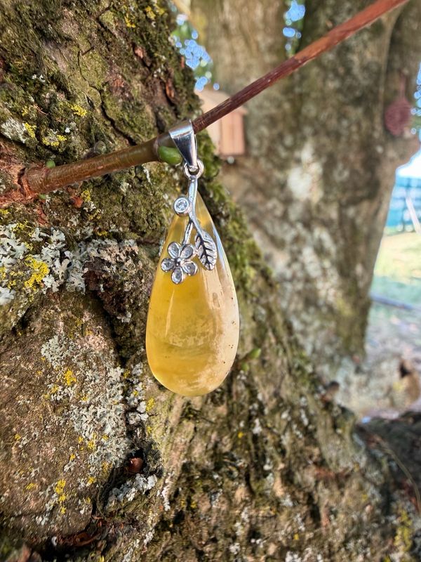 Pendentif en opale jaune