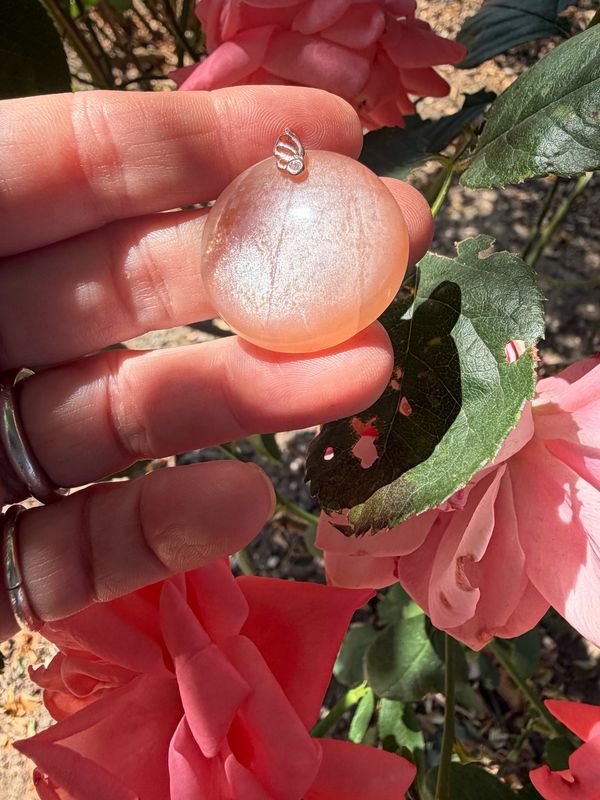 Pendentif en pierre de lune pêche