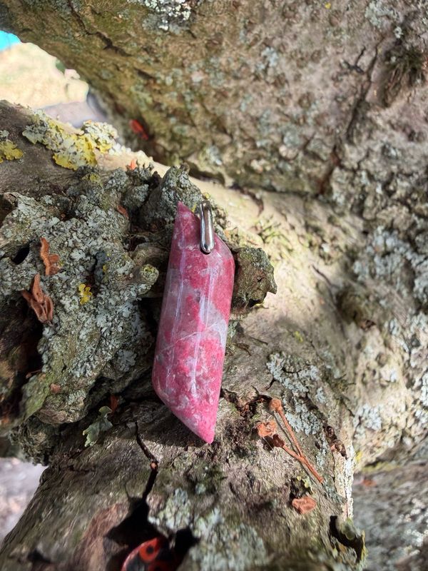 Pendentif en quartz et thulite
