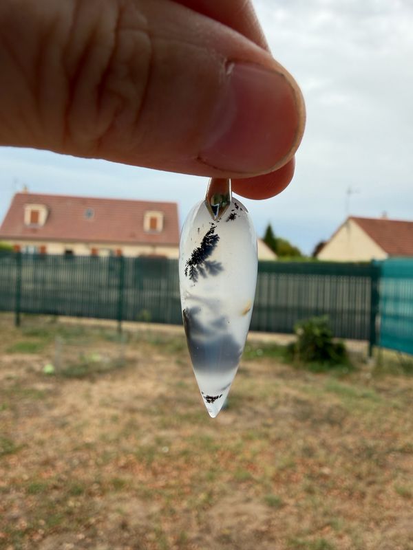 Pendentif en opale dendrite