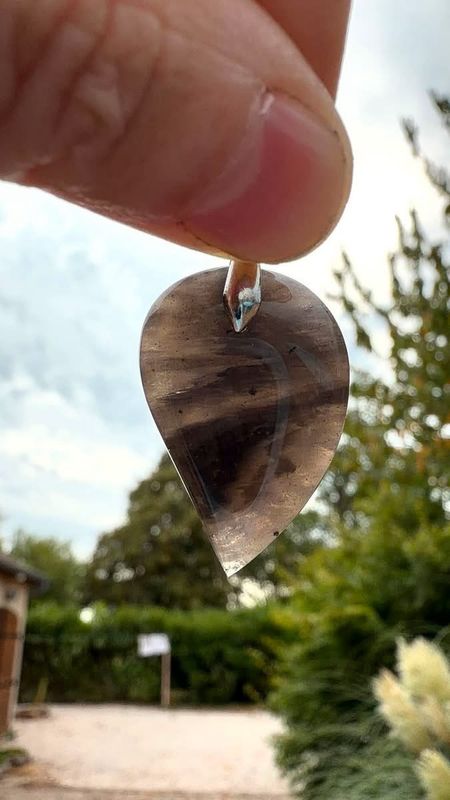 Pendentif en Agni manitite