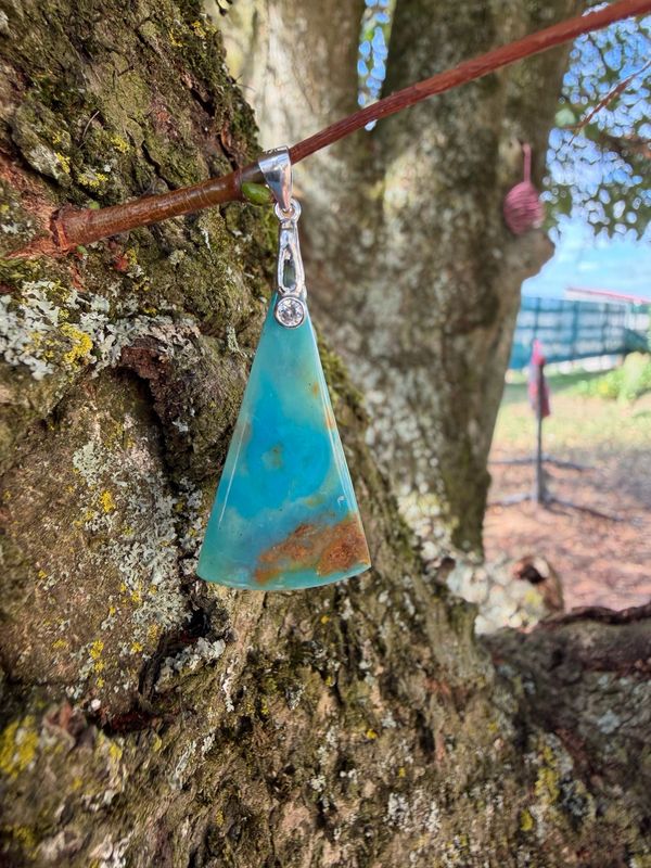 Pendentif en opale bleue des Andes