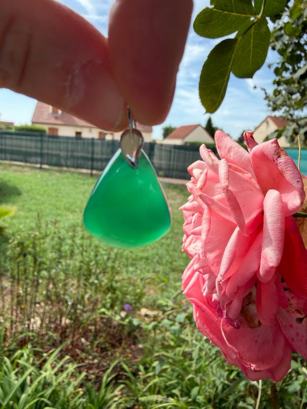 Pendentif en onyx vert