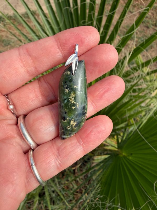 Pendentif en antigorite