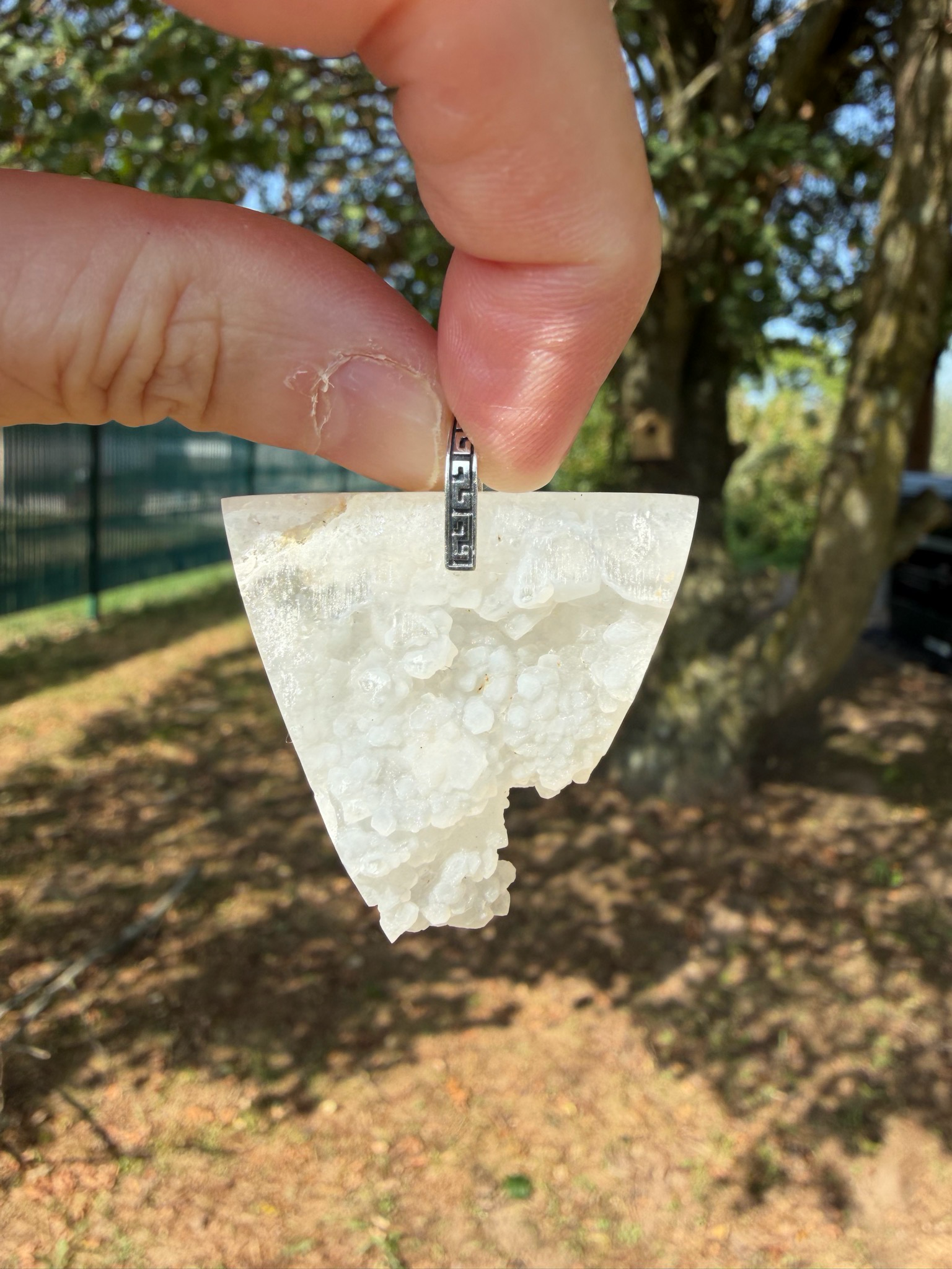 Pendentif en géode de quartz