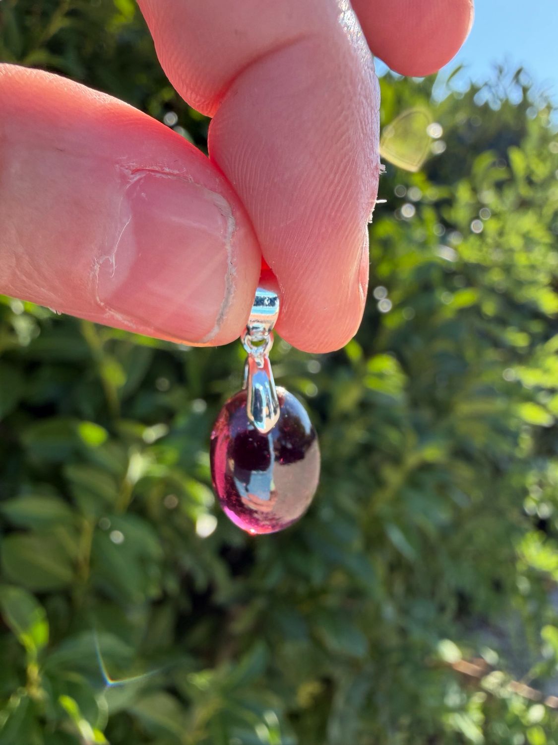Pendentif en grenat rhodolite Pendentif en grenat rhodolite