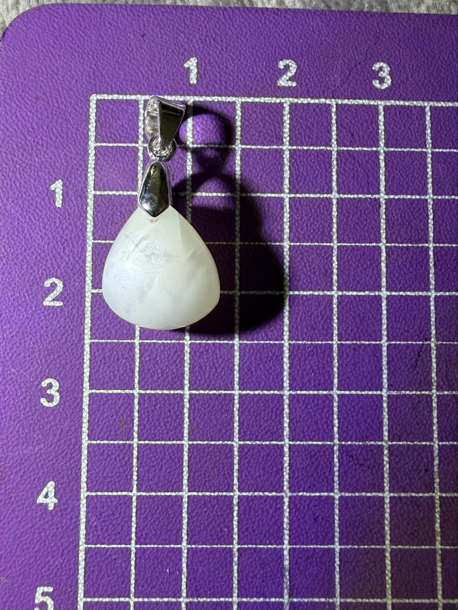 Pendentif en pierre de lune adulaire