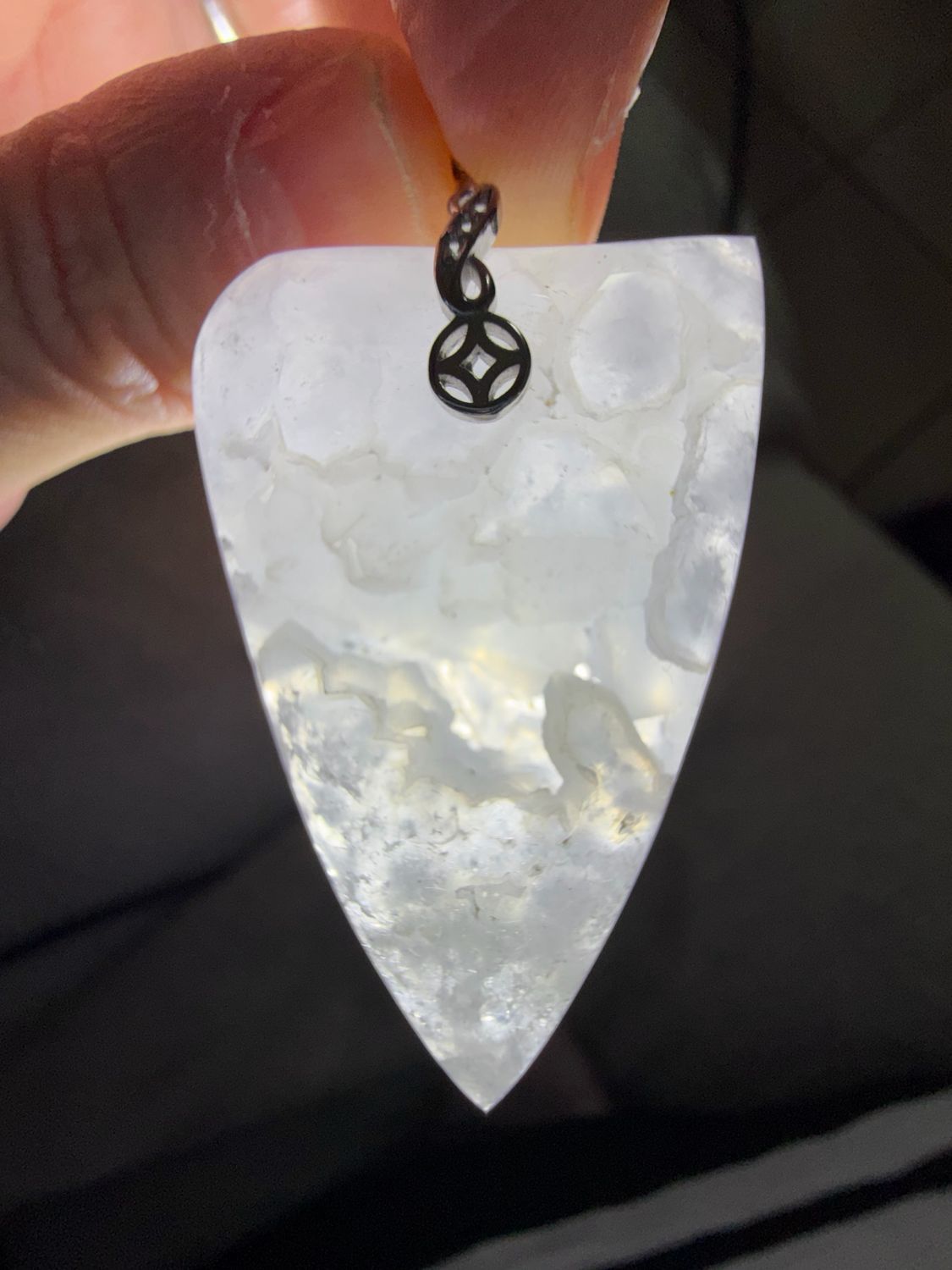 Pendentif de géode de quartz Pendentif de géode de quartz