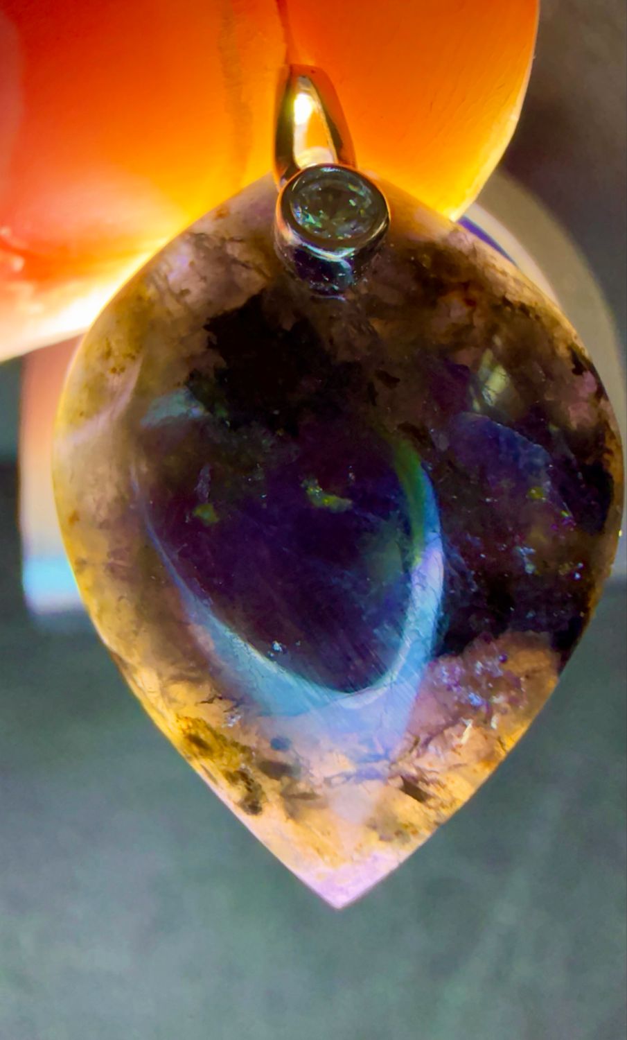 Pendentif recto verso en Iolite Pendentif recto verso en Iolite