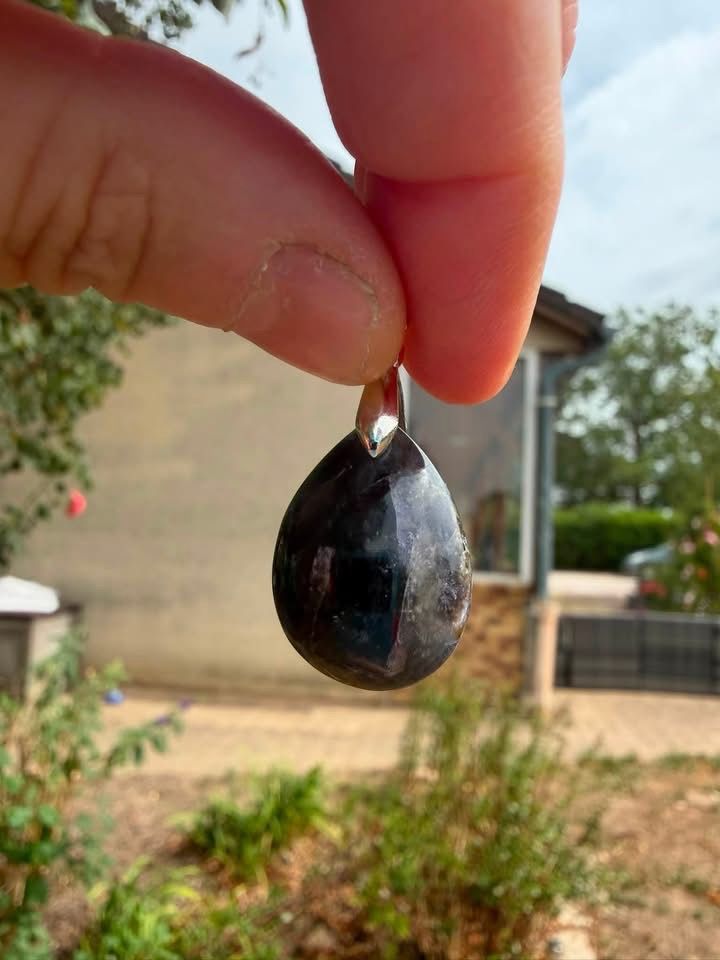 Pendentif recto verso en Iolite