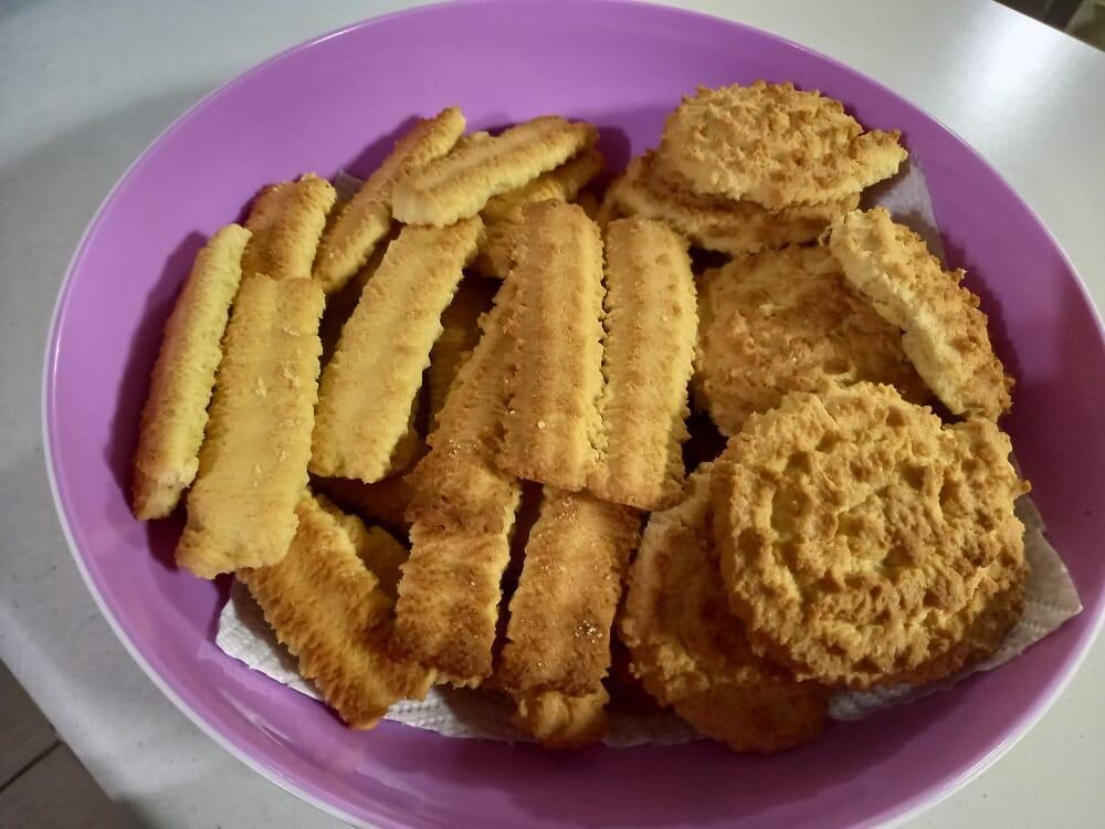 PLAIN BISCUITS