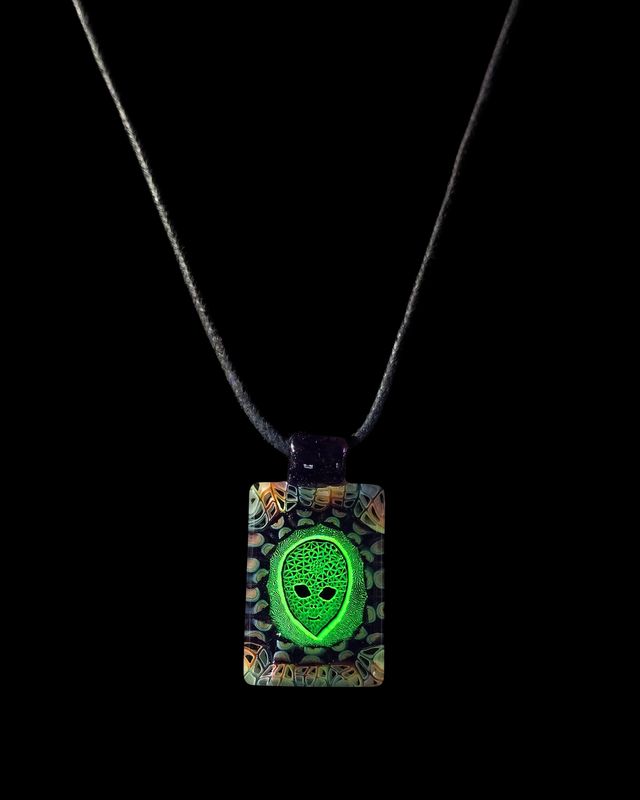 UV Alien Head Tile