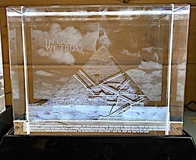 In God We Trust – Jesus &amp; The Great Pyramid – 3D Crystal
