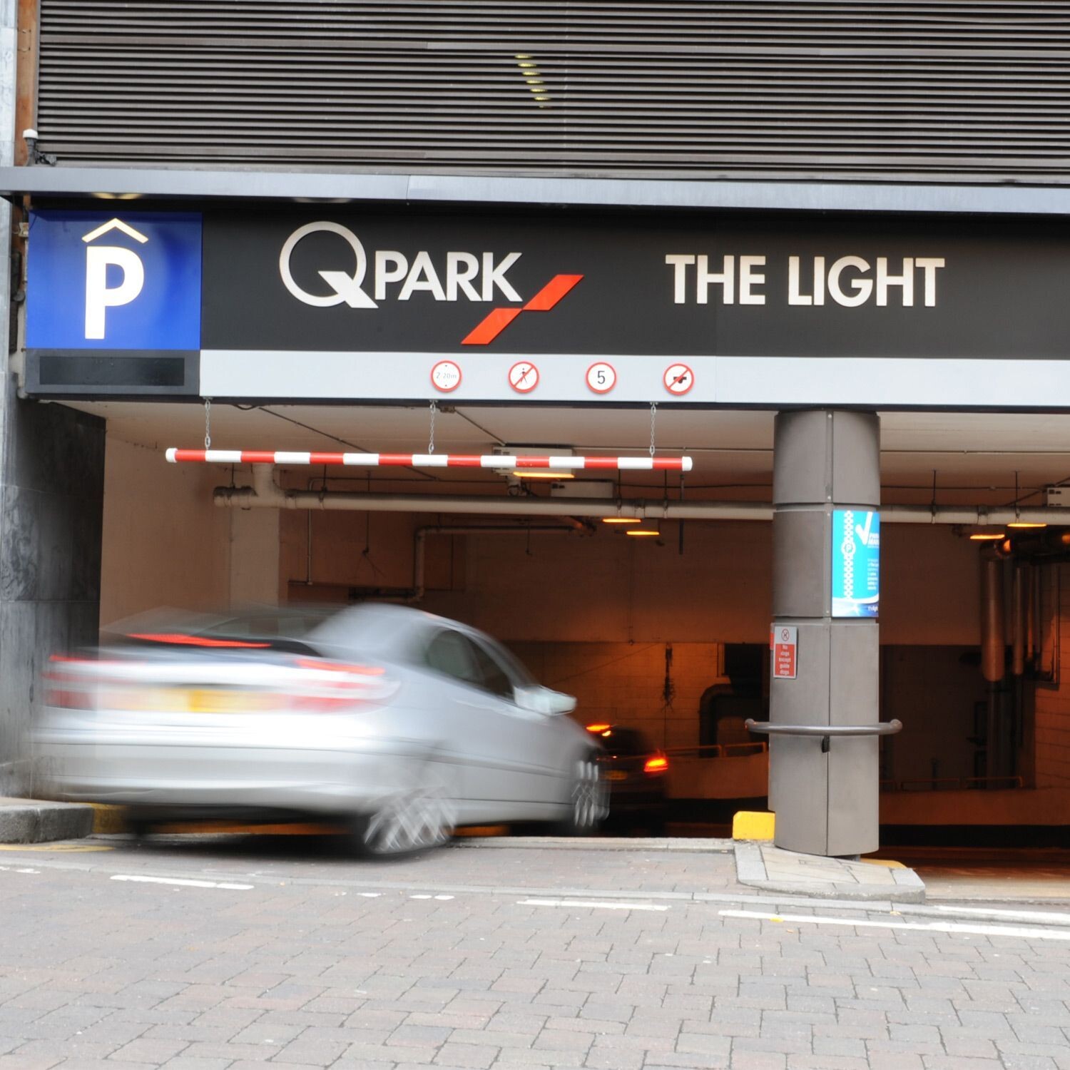 Weekday Leeds The Light