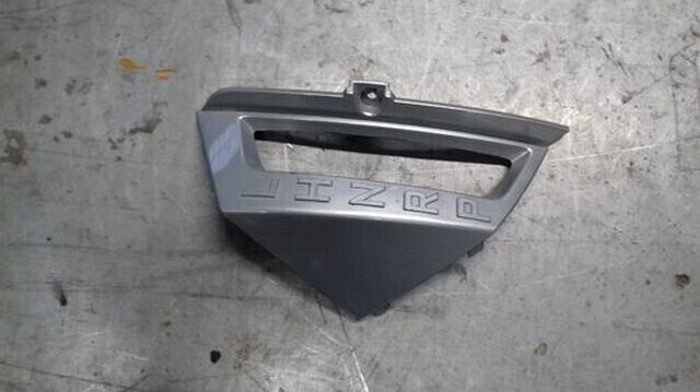 TAPA DECORATIVA DEL CAMBIO CF550 USADA