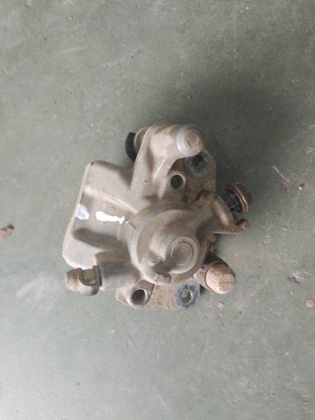 PINZA DE FRENO  DELANTERA IZQUIERDA SUZUKI KING QUAD 700 USADA