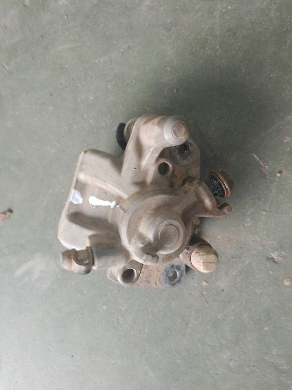 PINZA DE FRENO  DELANTERA IZQUIERDA SUZUKI KING QUAD 700 USADA