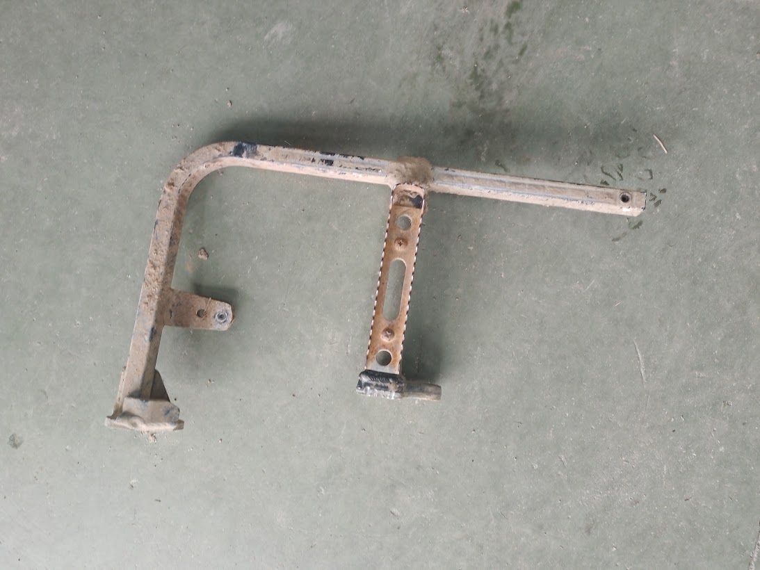 SOPORTE ESTRIBERA IZQUIERDA SUZUKI KMINGQUAD 700 DESGUACE