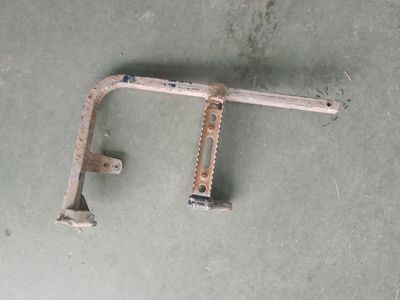 SOPORTE ESTRIBERA IZQUIERDA SUZUKI KMINGQUAD 700 DESGUACE SOPORTE ESTRIBERA IZQUIERDA SUZUKI KMINGQUAD 700 DESGUACE