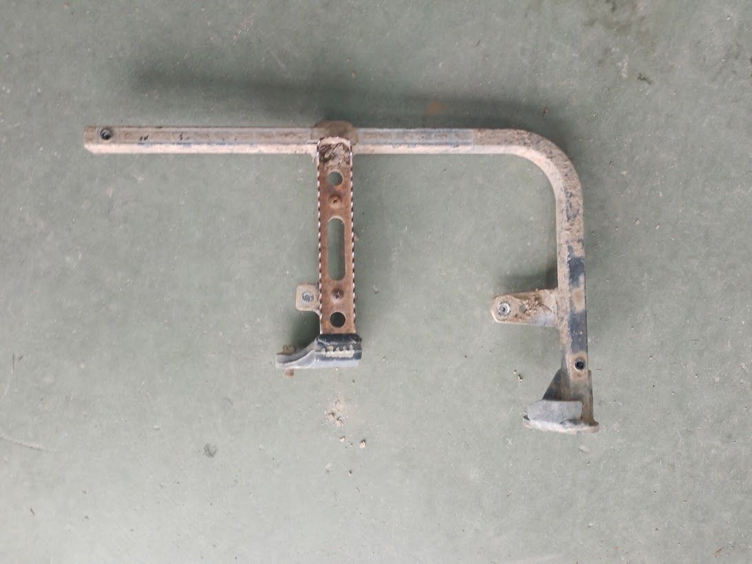 SOPORTE ESTRIBERA DERECHA SUZUKI KINGQUAD 700 USADA