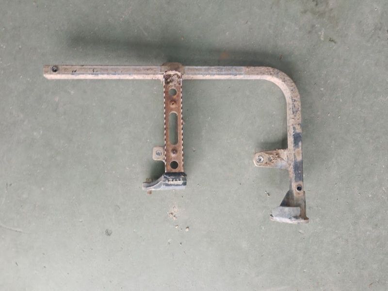 SOPORTE ESTRIBERA DERECHA SUZUKI KINGQUAD 700 USADA