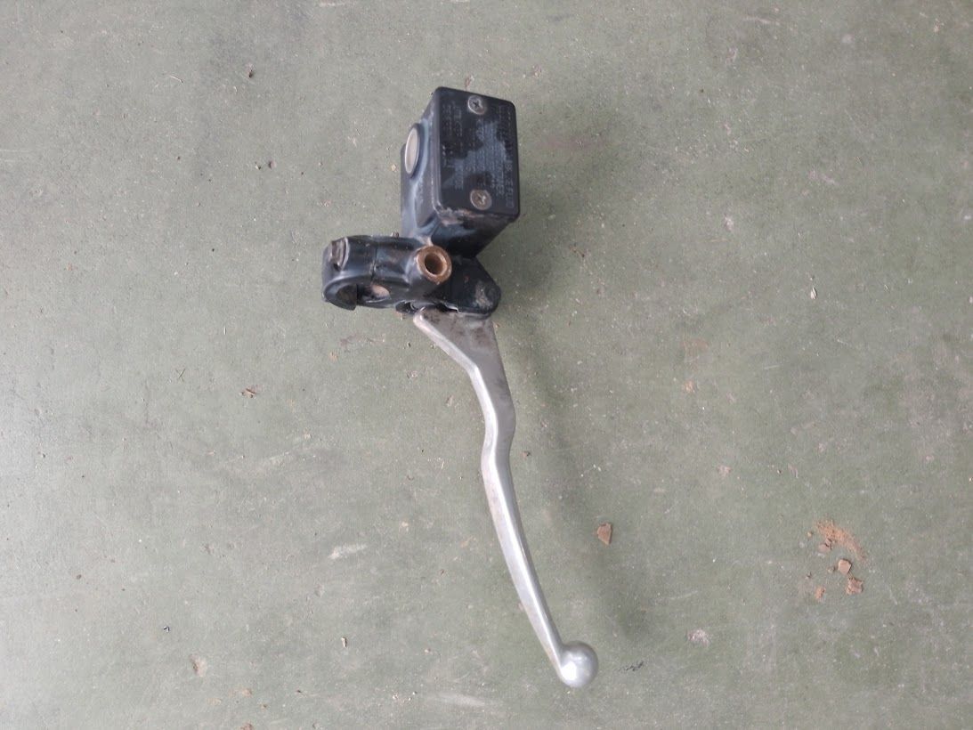 BOMBA DE FRENO DELANTERA DERECHA SUZUKI