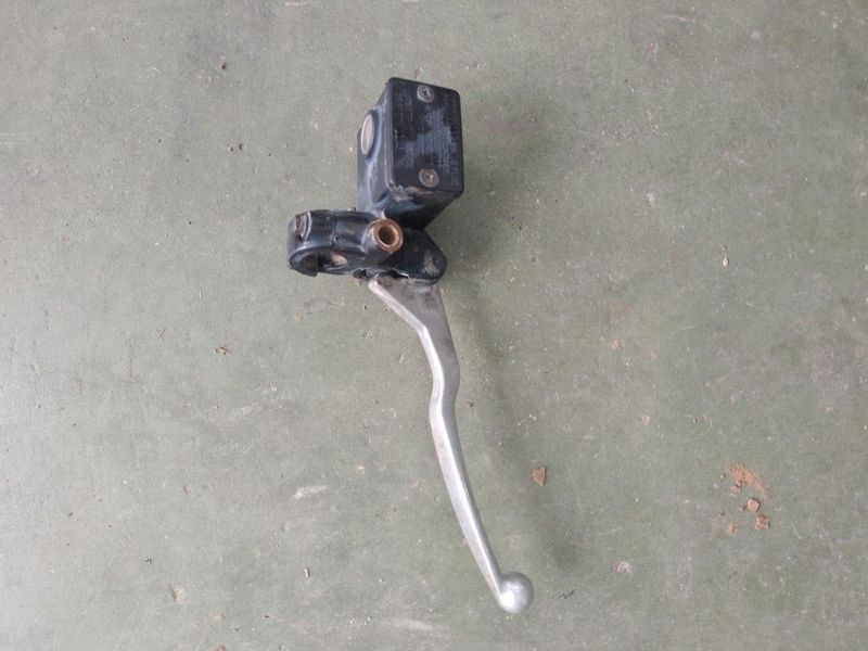 BOMBA DE FRENO DELANTERA DERECHA SUZUKI