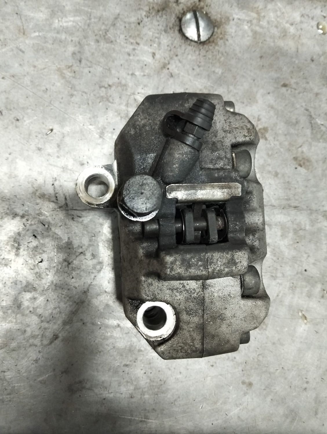 PINZA DE FRENO DELANTERA USADA  DERBI DRD 50