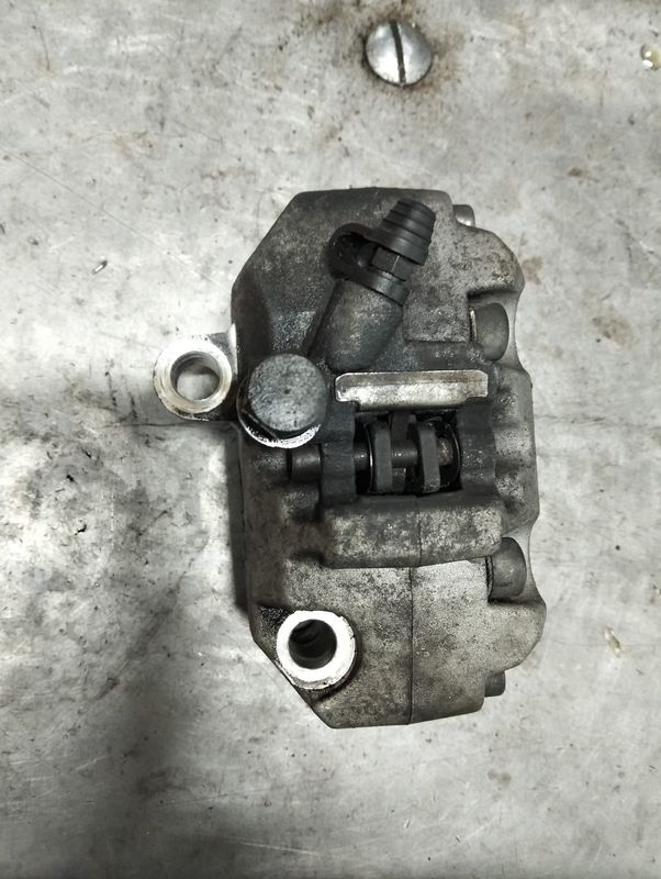 PINZA DE FRENO DELANTERA USADA  DERBI DRD 50