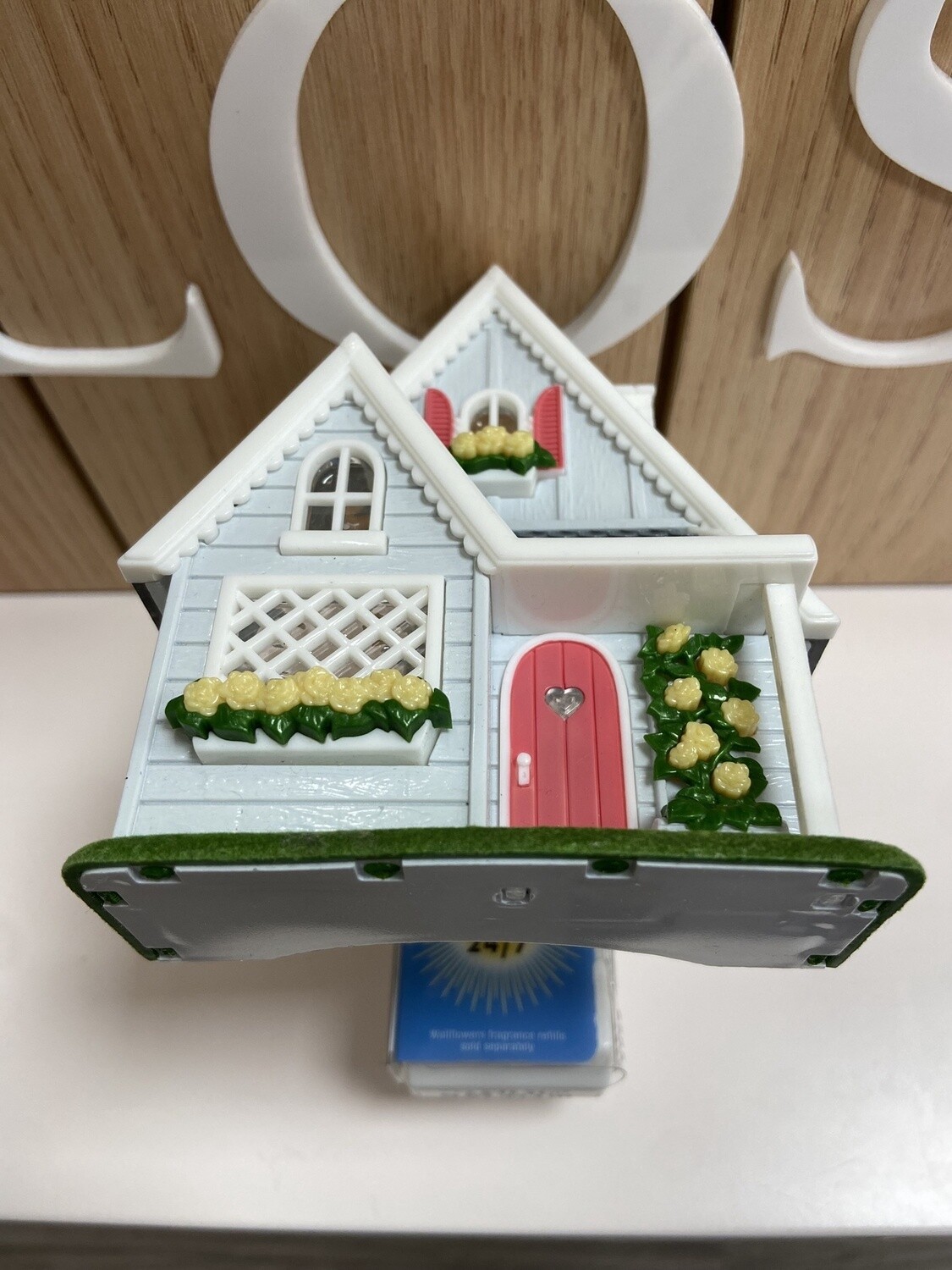 Wallflower Plug Fancy House