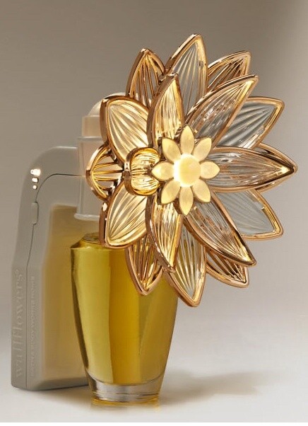 Wallflower Plug Fancy Open Lotus