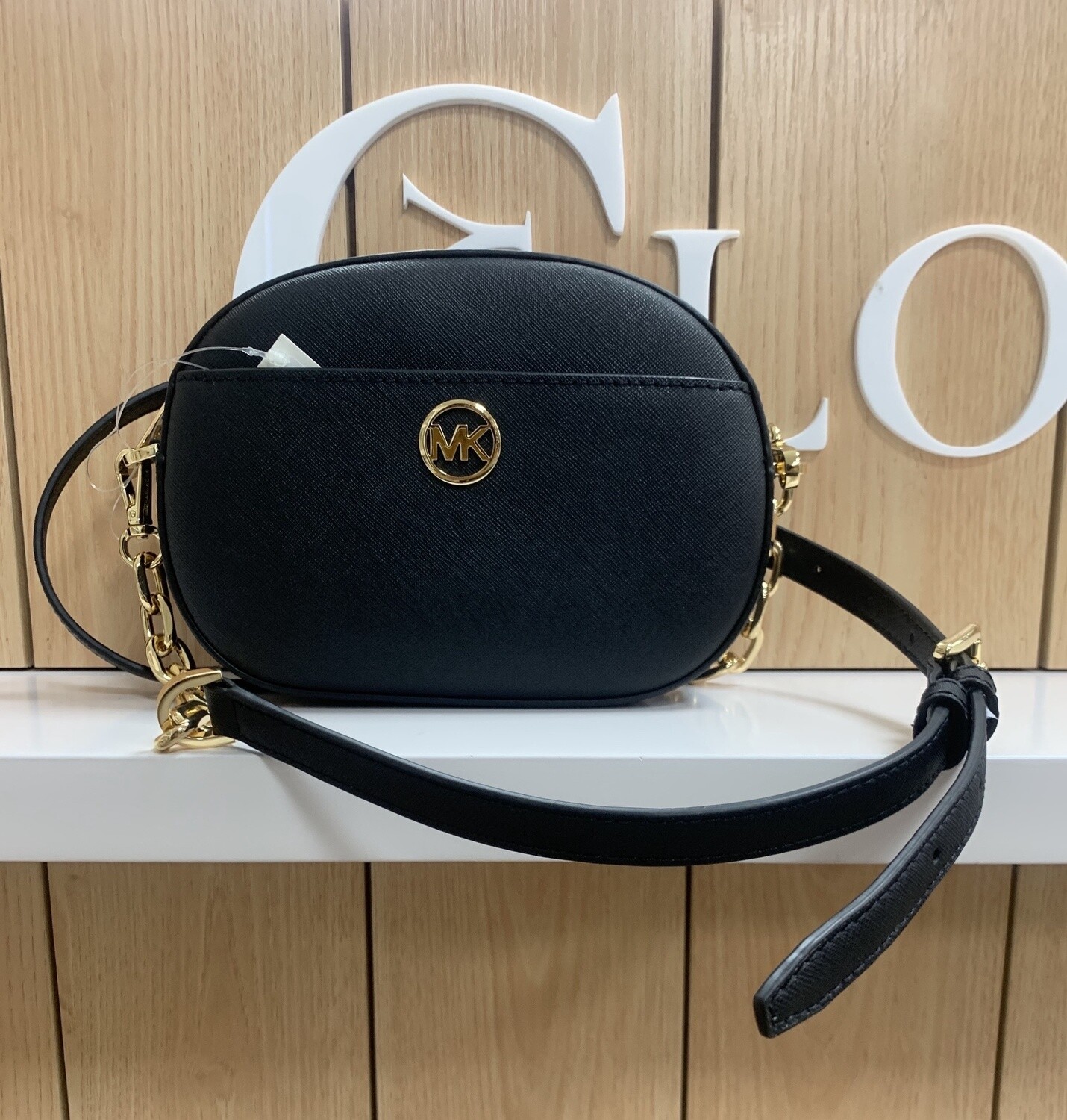 Oval crossbody, Color: Black