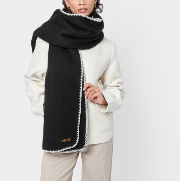 WHIPSTITCH SCARF, Color: Black