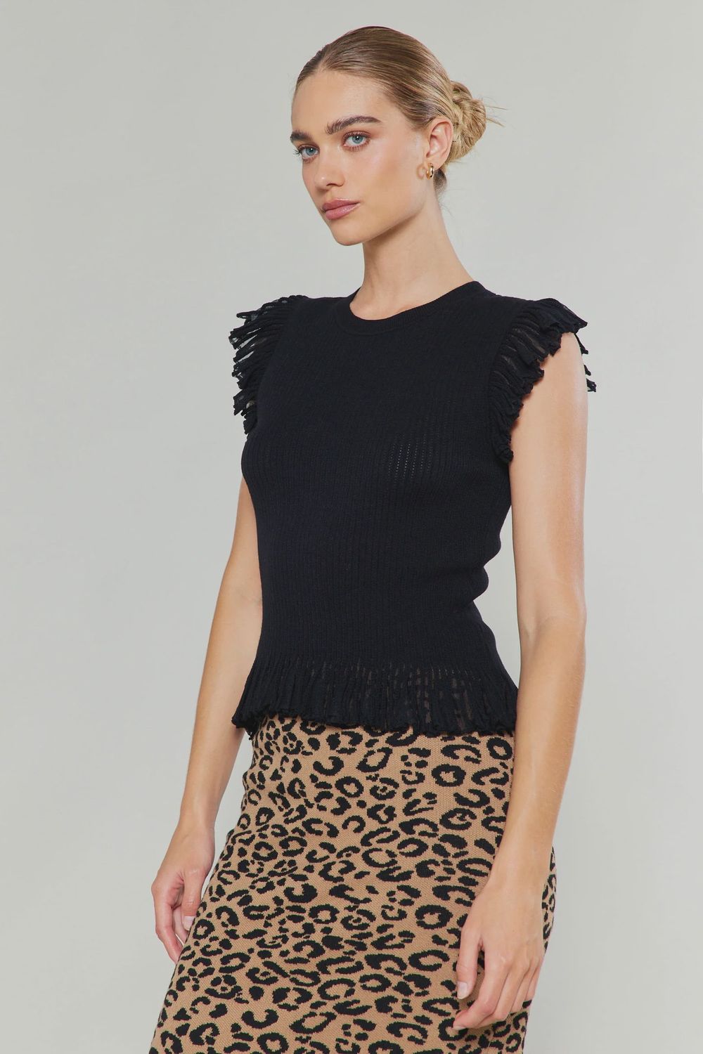 ROUND NECK SHORT FLUTTER SLEEVE SWEATER TOP, Size: XS, Color: Black