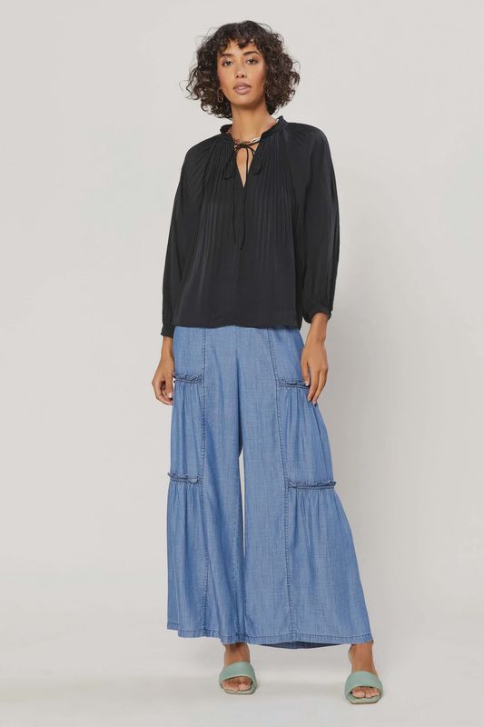 3/4 SLEEVE SPLIT NECK BLOUSE W/ A PLEATED TIE TOP
