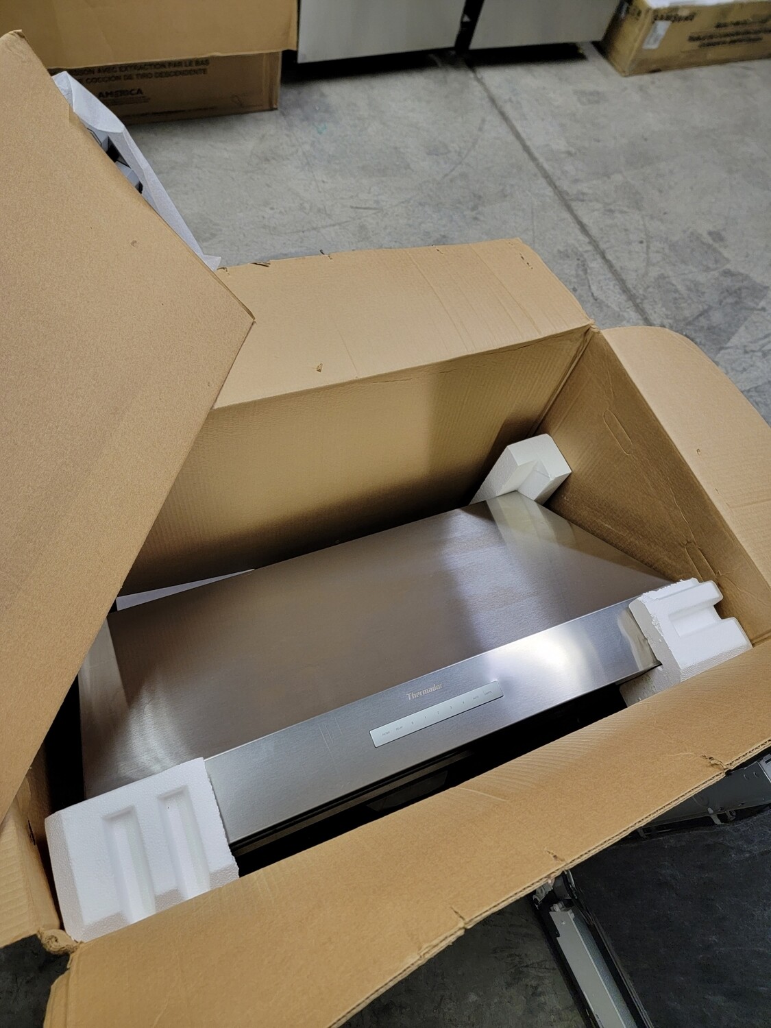 557 Thermador - PROFESSIONAL SERIES 36&quot; Externally Vented Range Hood - Stainless Steel