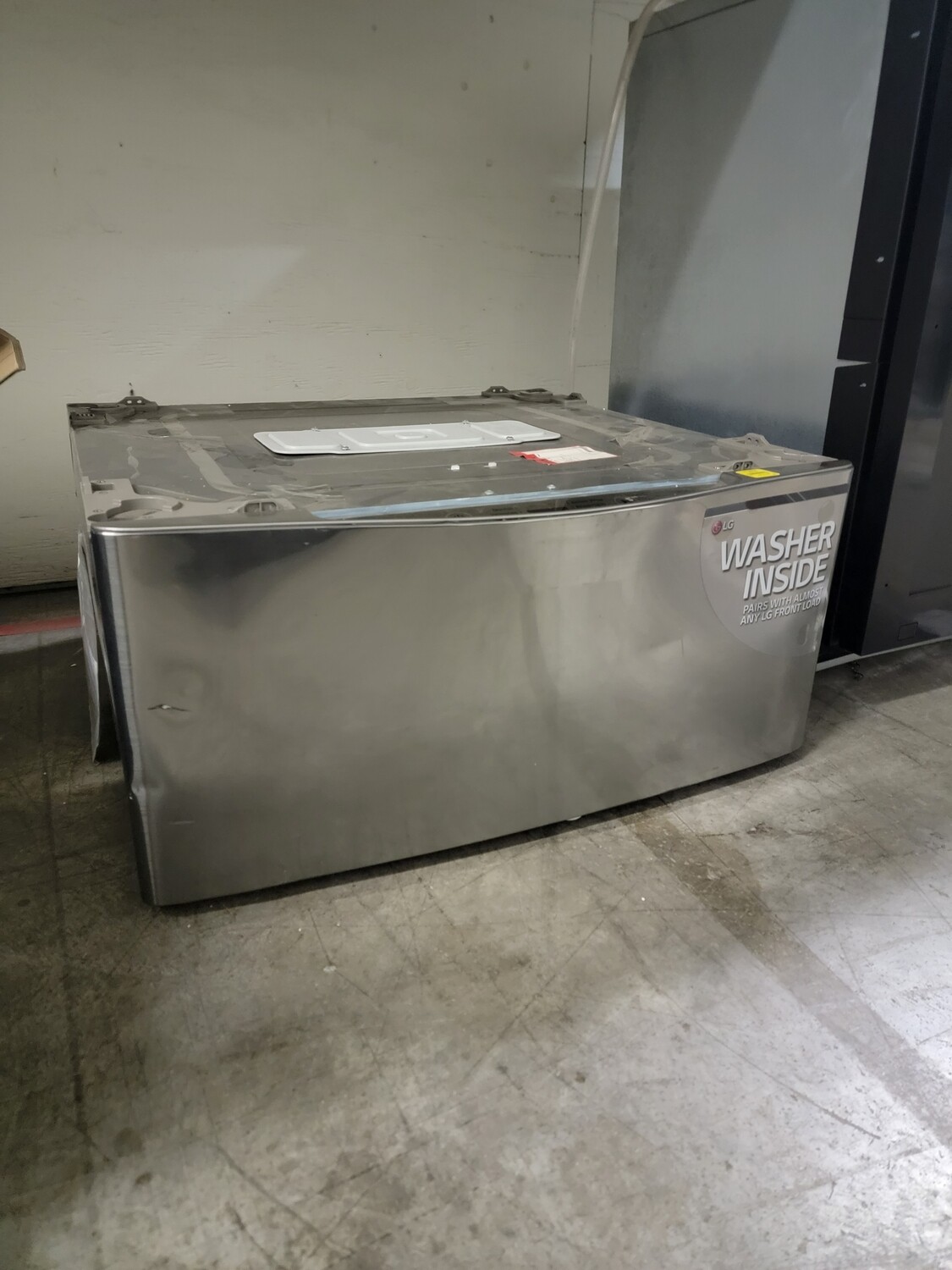 111 LG - SideKick 1.0 Cu. Ft. High-Efficiency Smart Top Load Pedestal Washer