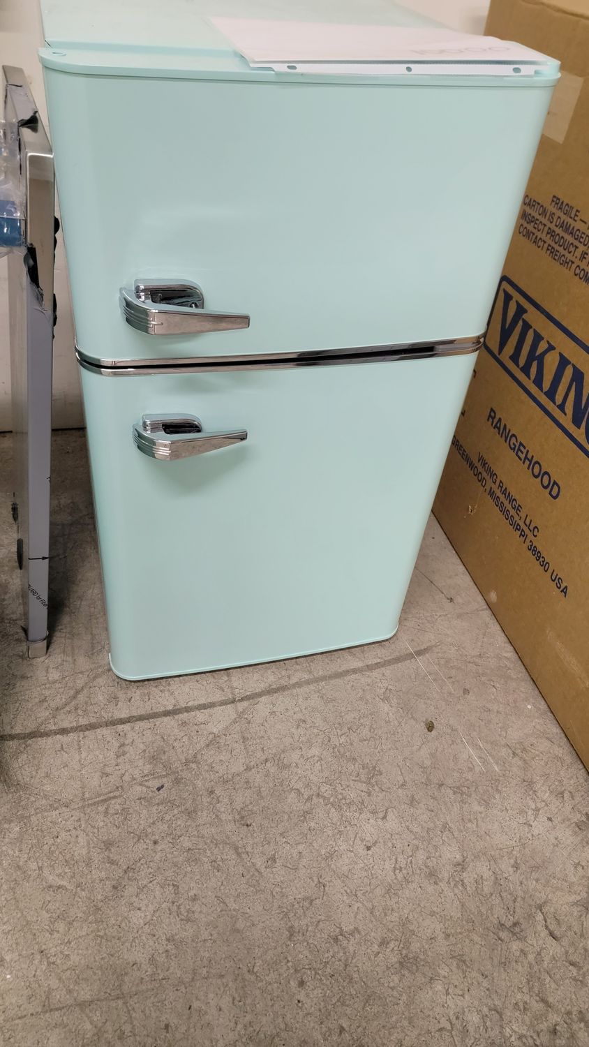604 Insignia 3.1 CF RETRO COMPACT REFRIGERATOR - MINI NS-CFR32MT1