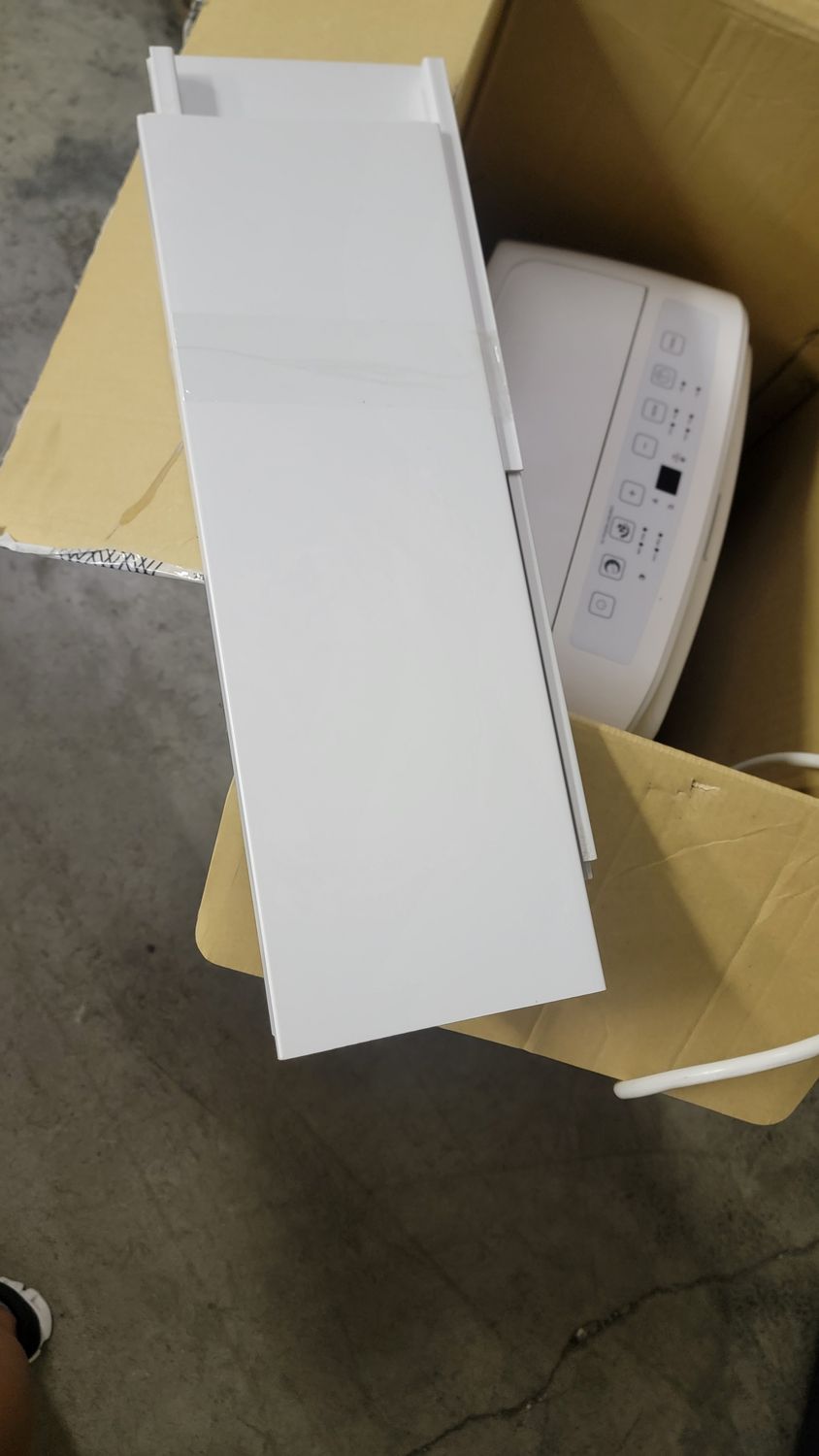 916 Insignia™ - 250 Sq. Ft. Portable Air Conditioner - White NS-AC06PWH1