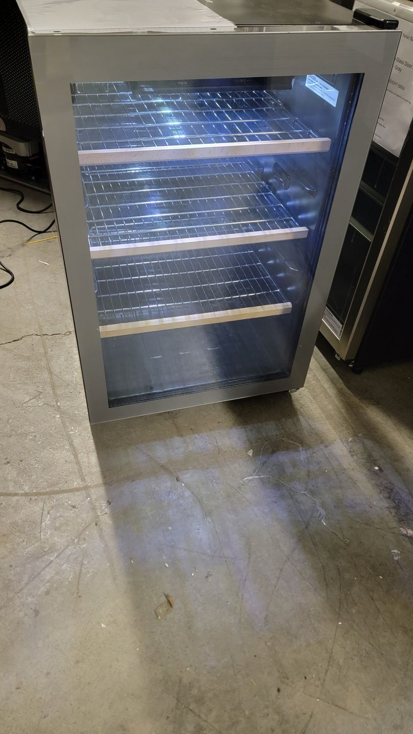873 Insignia™ - 130-Can Beverage Cooler - Silver NS-BC130GP1