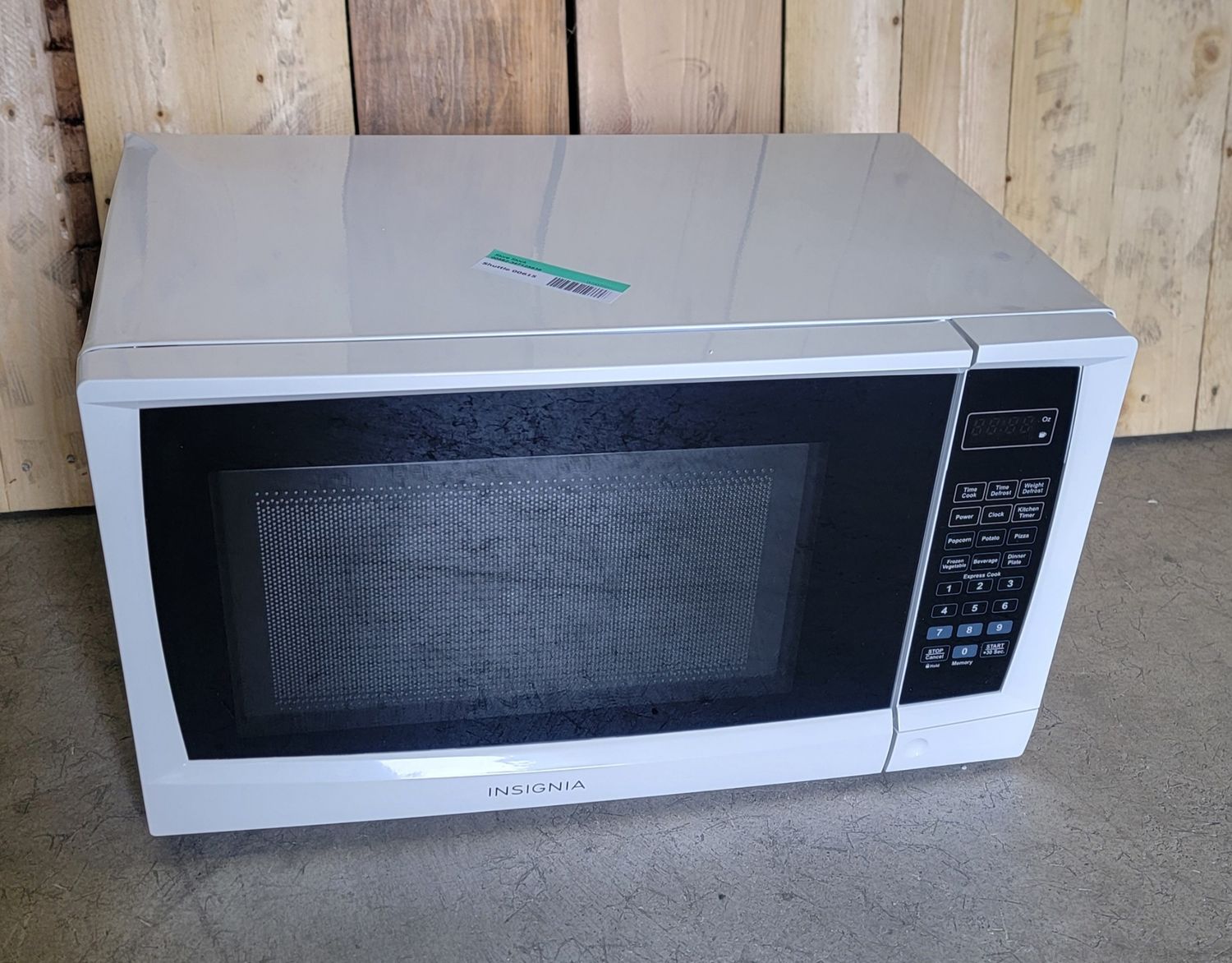 951 Insignia™ - 0.7 Cu. Ft. Compact Microwave - White NS-MW07WH0