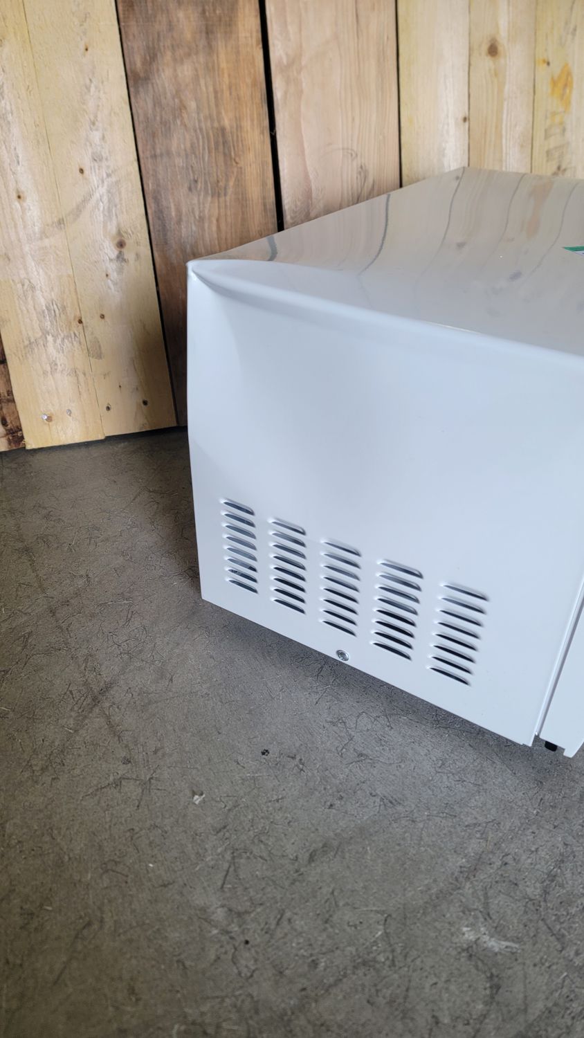 951 Insignia™ - 0.7 Cu. Ft. Compact Microwave - White NS-MW07WH0