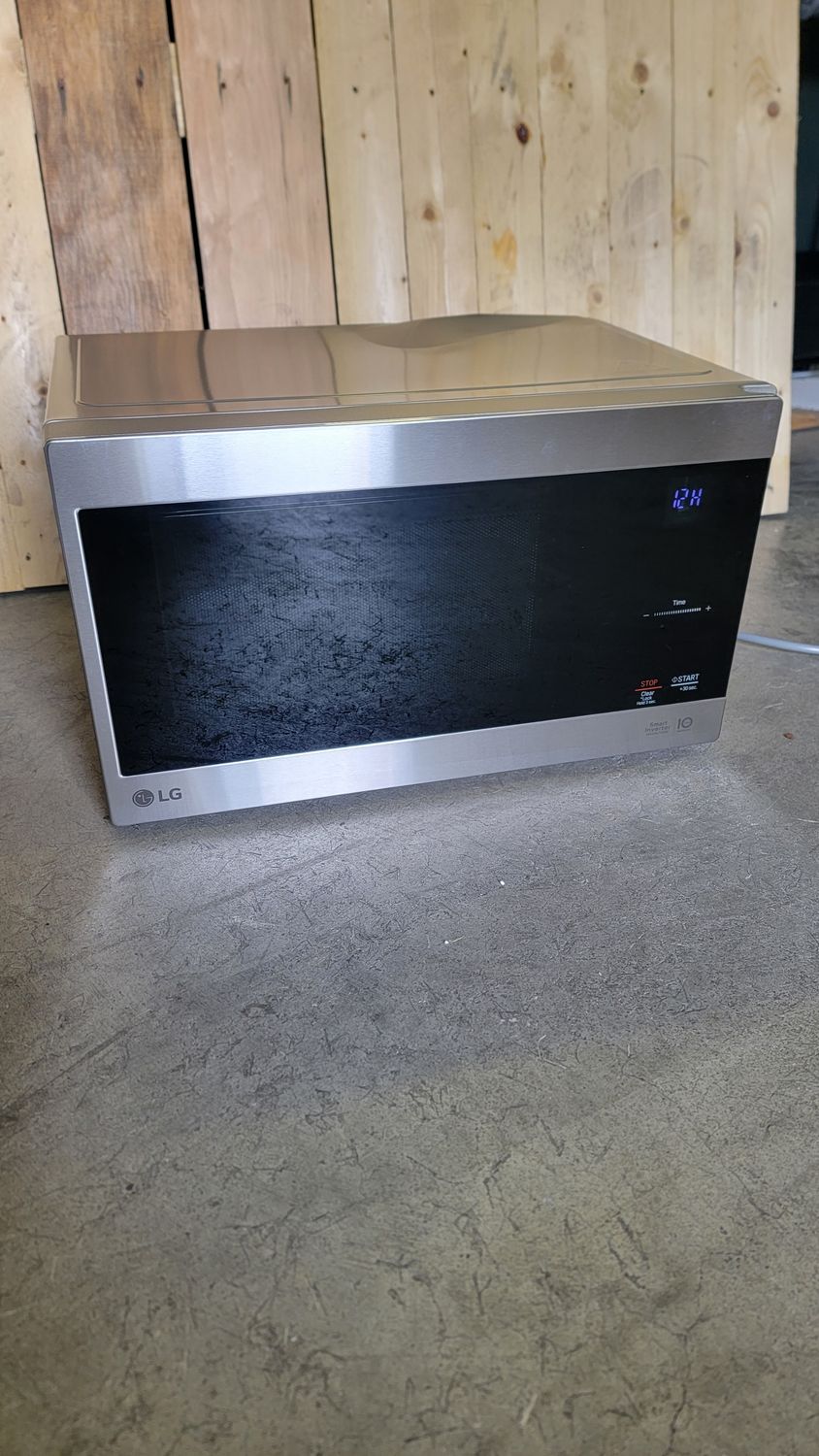 928 LG - NeoChef 0.9 Cu. Ft. Compact Microwave with EasyClean - Stainless Steel LMC0975ST